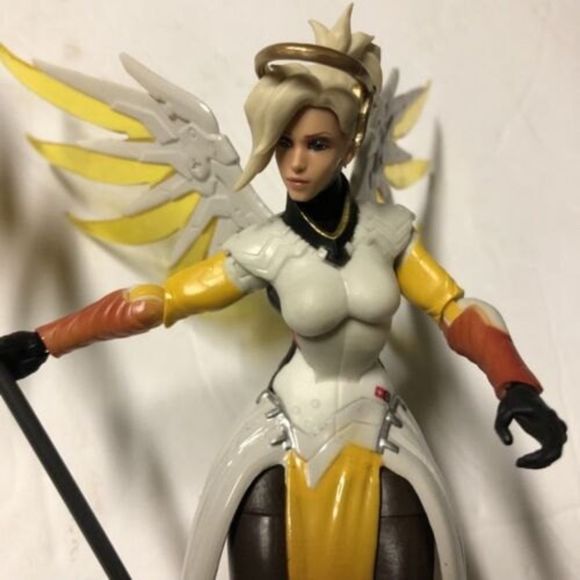 MERCY OVERWATCH ACTION FIGURE HASBRO ULTIMATES W/extra Pharah Replacements - Picture 11 of 16